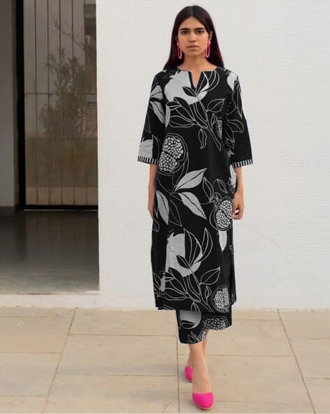 SVARAA Women Floral Print Straight Kurta & Pants Set