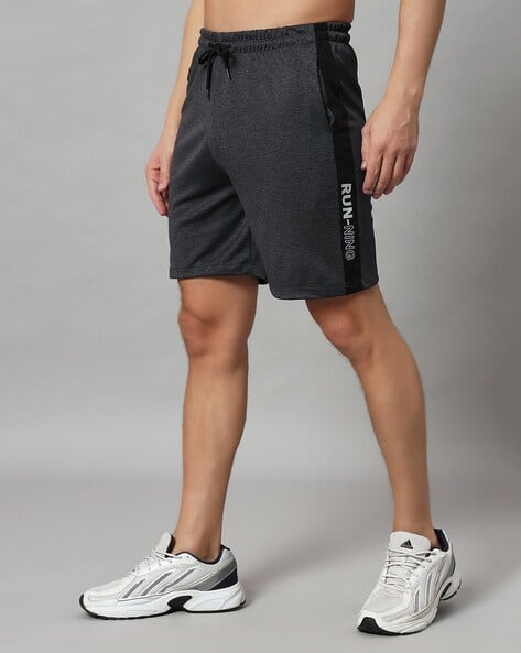 Men Colourblock Regular Fit Knit Shorts