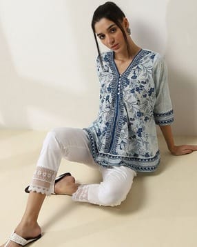 Women Floral Print V-Neck Flared Kurti-image-21