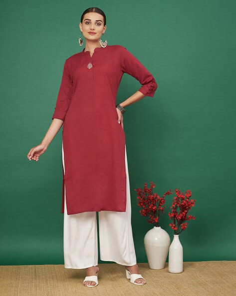 SVARAA Women Embroidered Straight Kurta