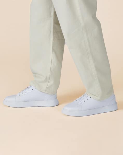 Men Round-Toe Sneakers with Lace Fastening