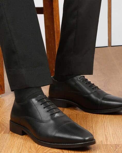 Men Toe-Cap Shoes with Lace Fastening