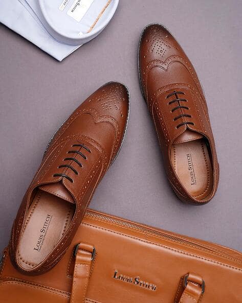 Round-Toe Oxfords with Lace Fastening