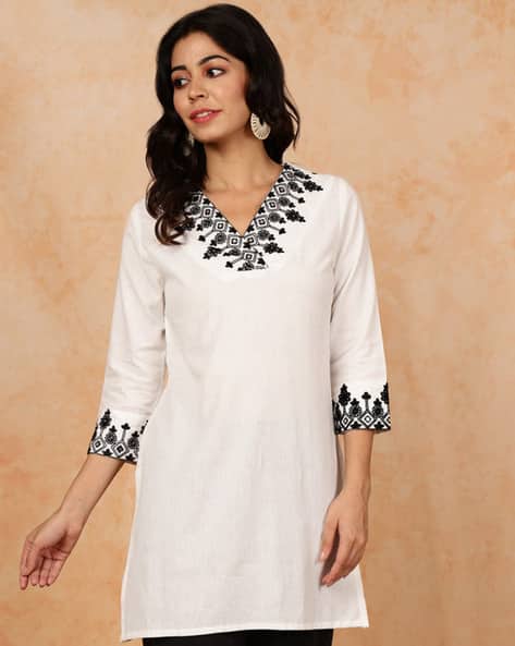 Women Straight Kurti with Embroidery Yoke
