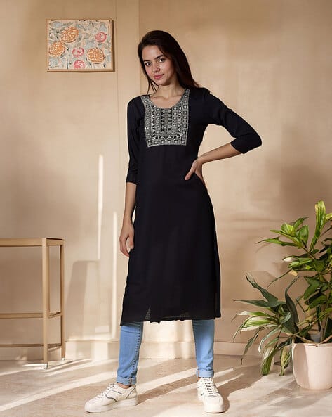 Acai Women Embroidered Straight Kurta