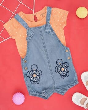 pantaloons baby Girls Graphic Printed T-shirt And Dungaree Set-picture-47