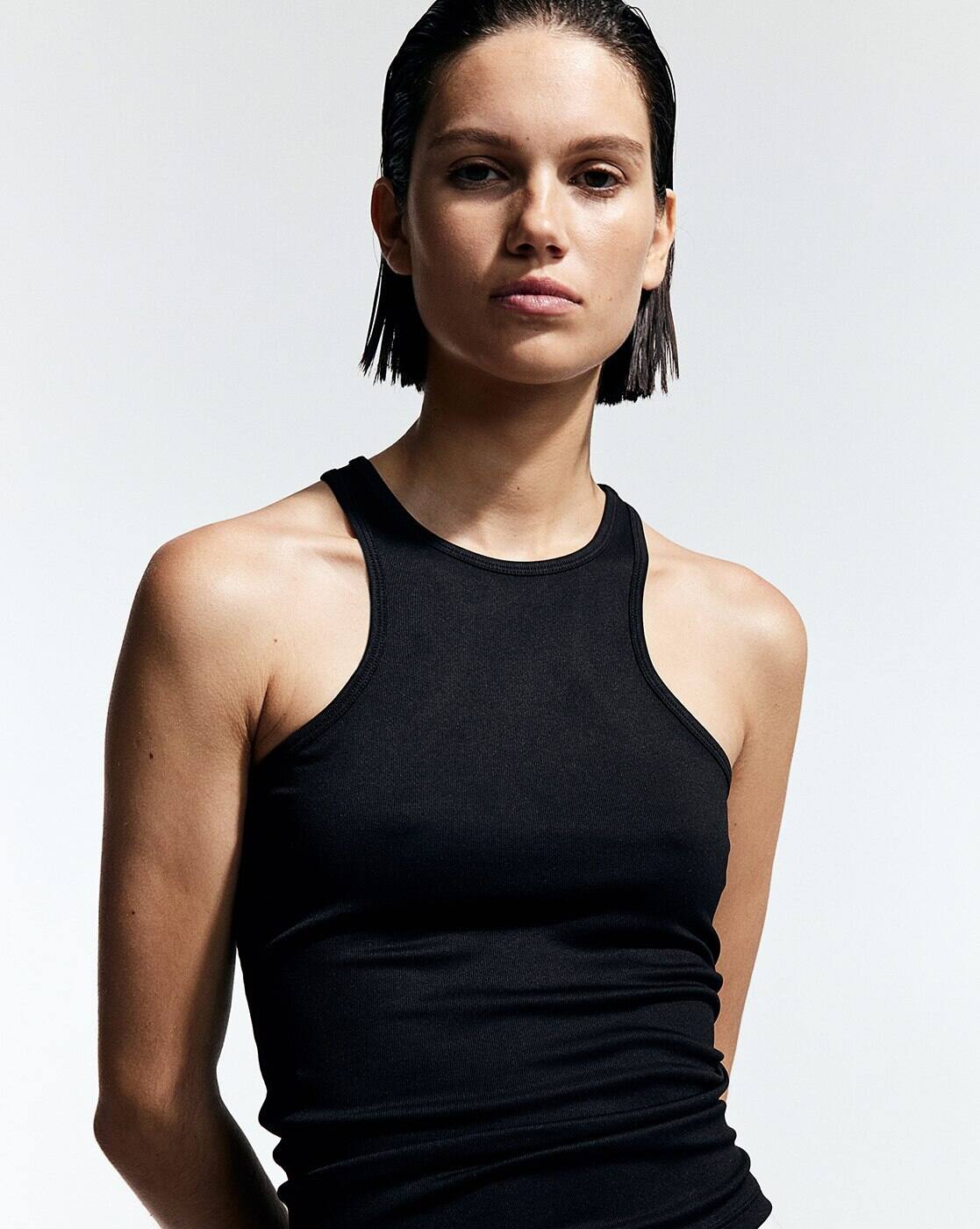 -1117Wx1400H-700579757-black-