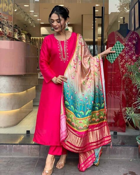 GOSRIKI Women Embroidery Straight Kurta Set