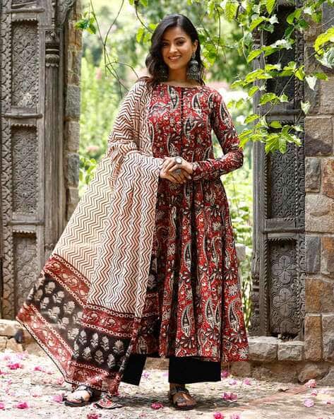 SVARAA Women Printed Anarkali Kurta Suit Set