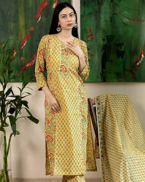 SVARAA Women Rayon Floral Straight Kurta Set