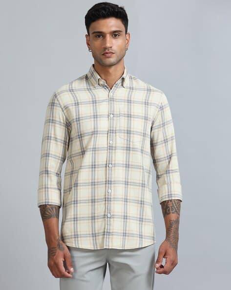 Men Checked Relaxed Fit Shirt with Button-Down Collar
