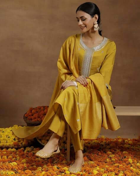 Gerua By Libas Women Round Neck Kurta Set