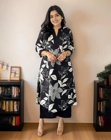 SVARAA Women Floral Kurta Set