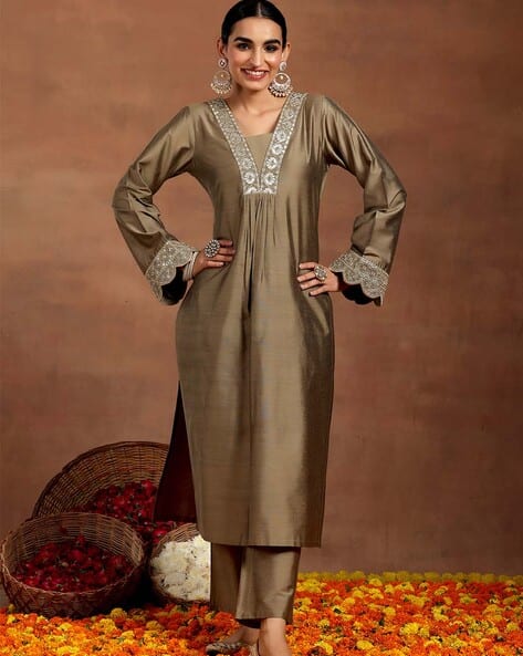 Gerua By Libas Women Lece V Neck Kurta Set