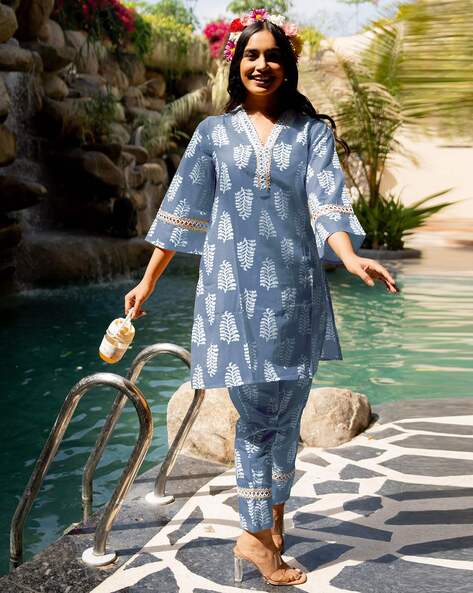 MIRCHI FASHION Women Leaf Print Straight Kurta Set
