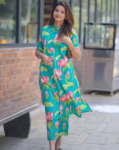 GOSRIKI Women Floral Straight Kurta Set
