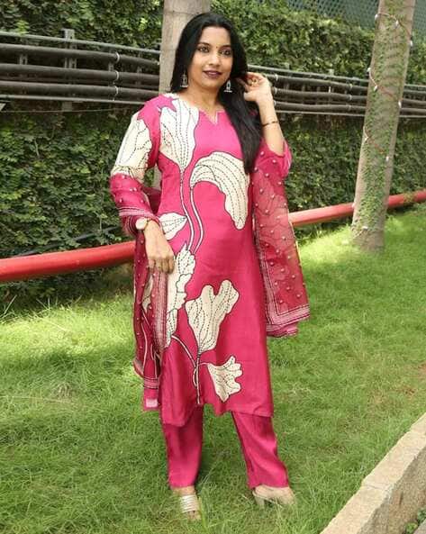 SVARAA Women Straight Kurta Set