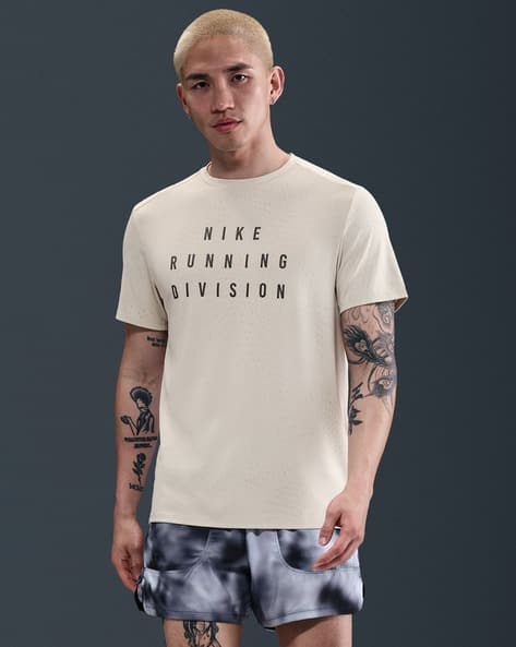 beige t shirt nike