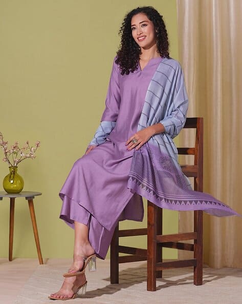 SVARAA Women Rayon Blend Straight Kurta Set