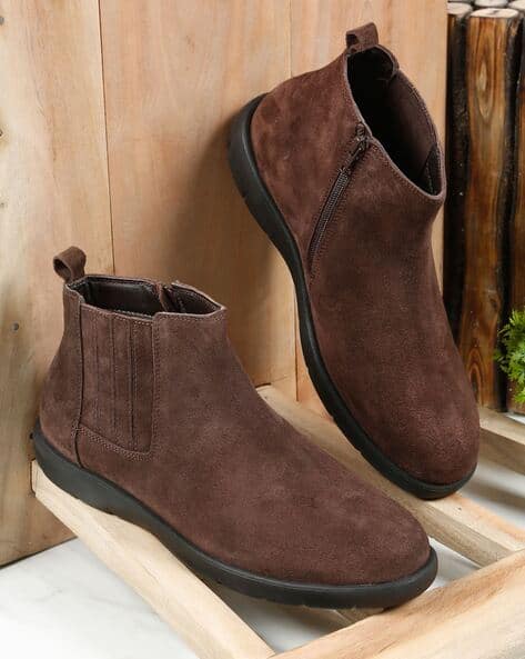Men Chukka Boots with Suede upper