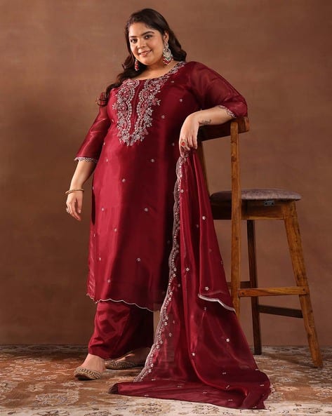 Women Embroidered Silk Blend Straight Kurta