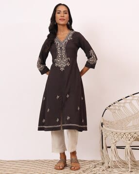 Women Embellished Kurta with V-Neck-picture-10