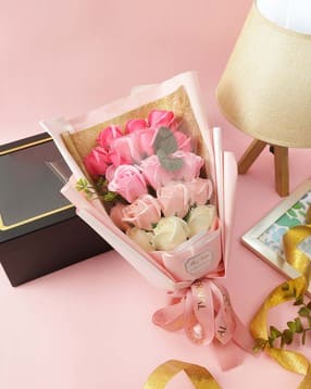 Blush Roses & Teddy Gift Set