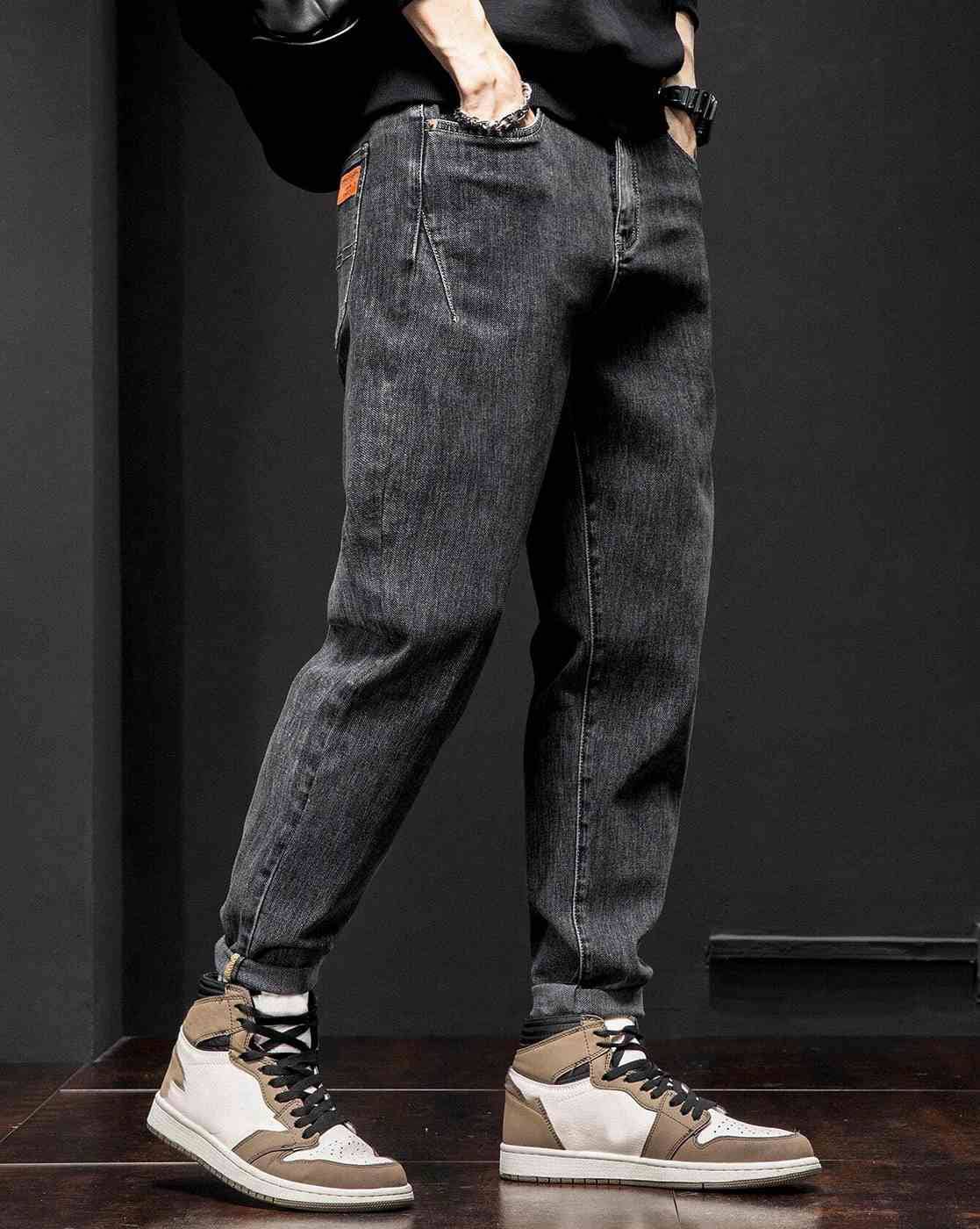 -1117Wx1400H-701599476-black-
