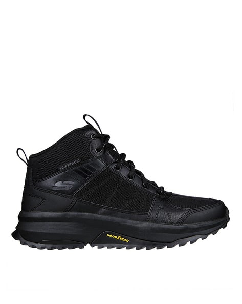 Men High-Top Sports Shoes with Lace Fastening
