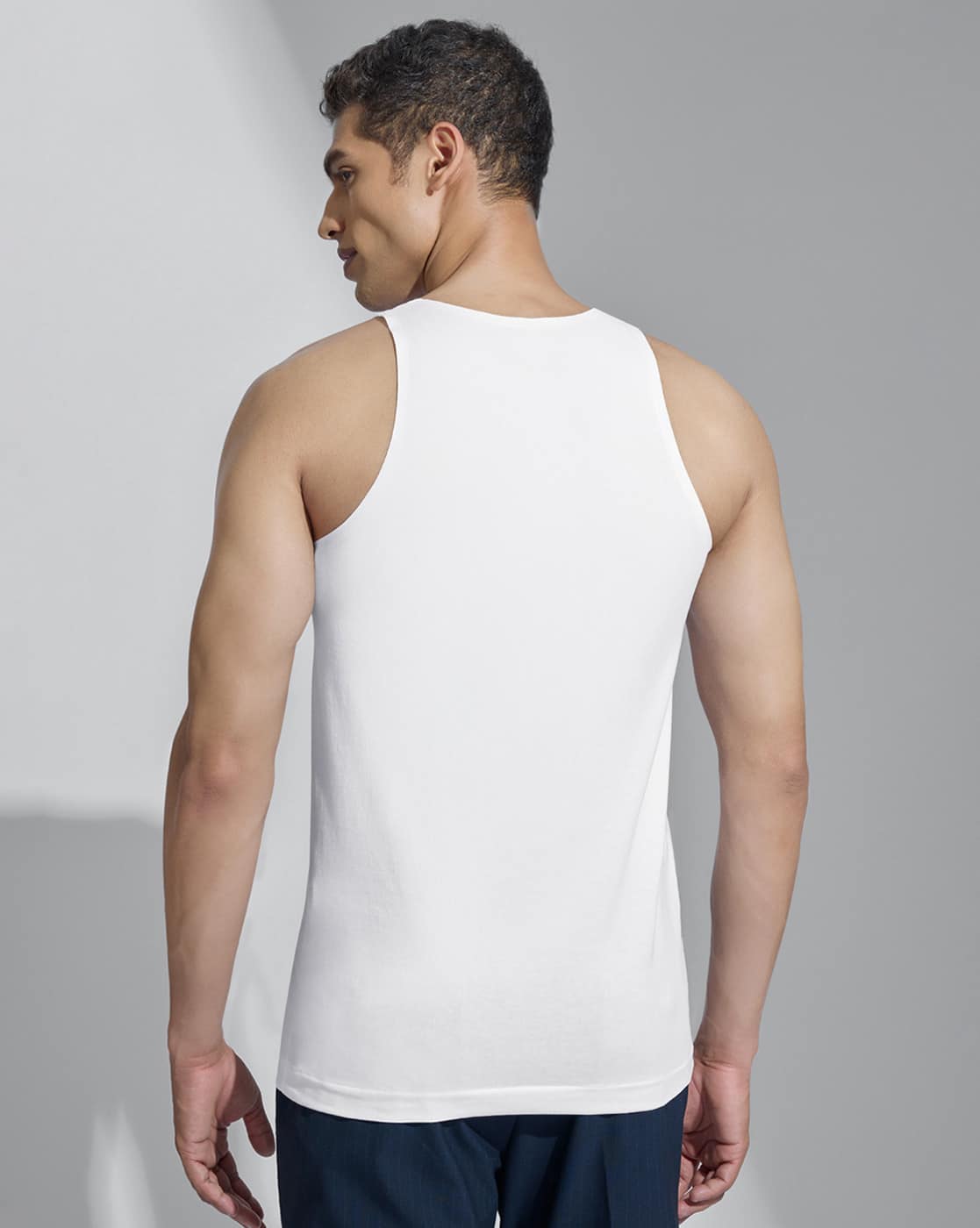 efu EATHER SLEEVELESS TOP ホワイトF Buy XYXX Men Square-Neck Sleeveless Vest Online | Ajio.com
