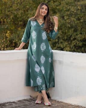 Women Leaf Print Straight Kurta Set-image-34