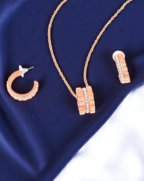 MAHI Women Western Pendant And Earrings Set