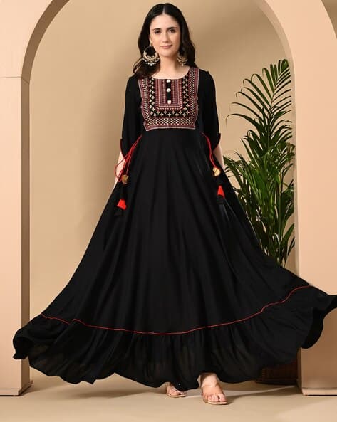 Buy FTDIVA Women Embroidered Fit and Fla... Online | Ajio.com