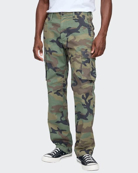 Camouflage Print Mid-Rise Straight Fit Cargo Pants