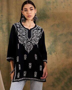Women Embroidered Straight Kurta