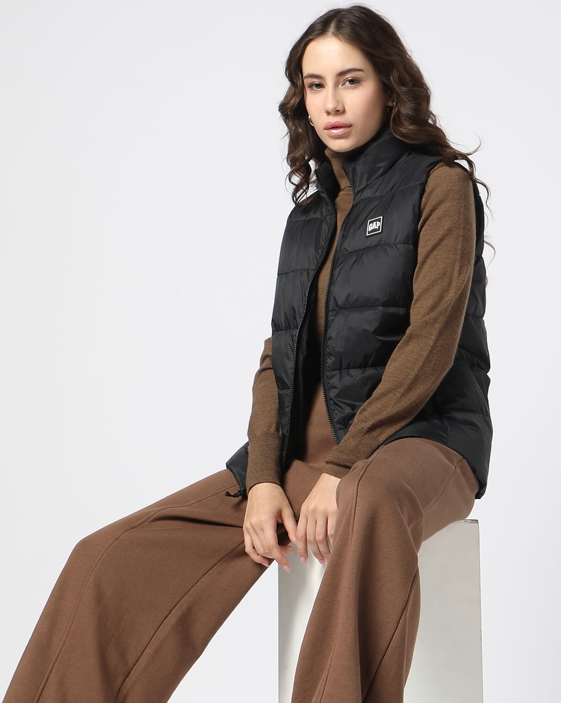 Women Slim Fit Zip-Front Puffer Jacket with Brand Print