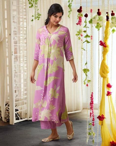 GOSRIKI Women Floral Print Straight Kurta Set