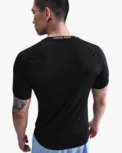 Buy Black Tshirts for Men by NIKE Online | Ajio.com
