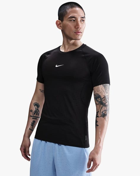 Buy Black Tshirts for Men by NIKE Online | Ajio.com