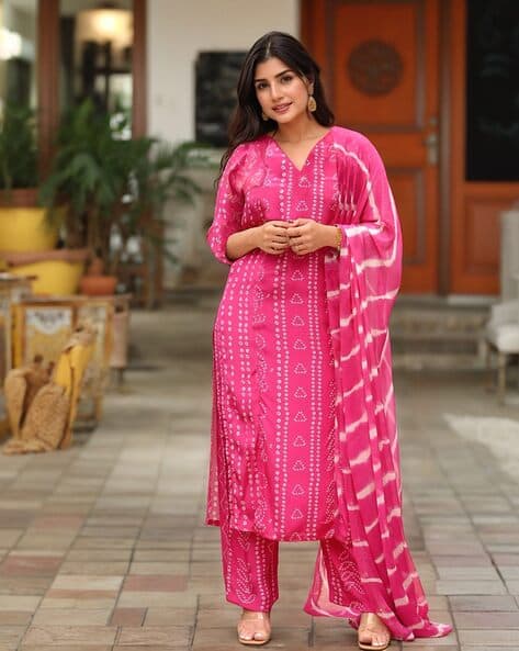 GOSRIKI Women Bandhani Print Straight Kurta with Pants & Dupatta Set