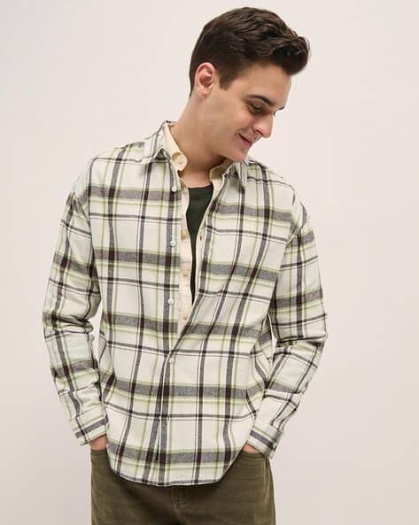 THE BEAR HOUSE Men Checks Relaxed Fit Shirt deal from ajio