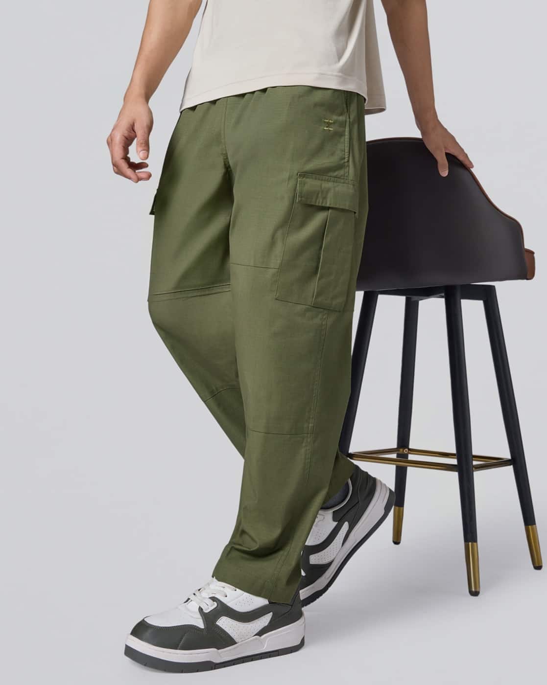 Buy XYXX Men Relaxed Fit Cargo Pants Online | Ajio.com