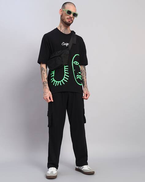GRIFFEL Men Graphic Print Crew-Neck T-Shirt with Cargo Pants