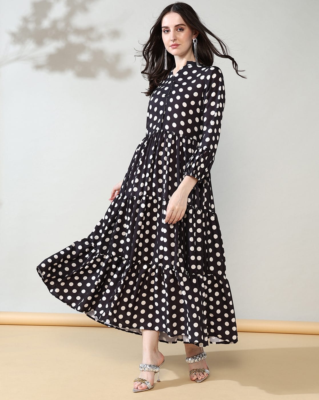 -1117Wx1400H-701815953-black-