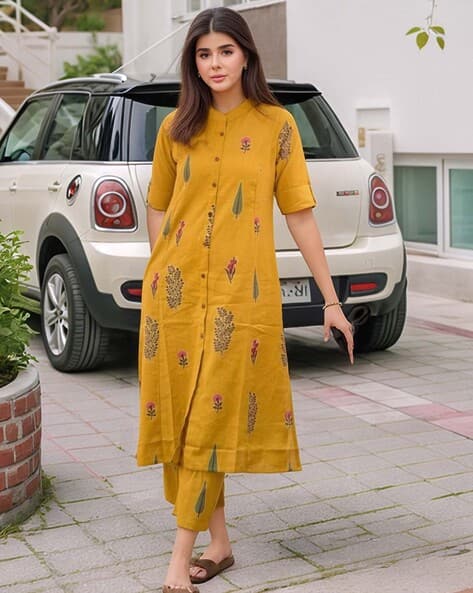 SVARAA Women Floral Straight Kurta Set