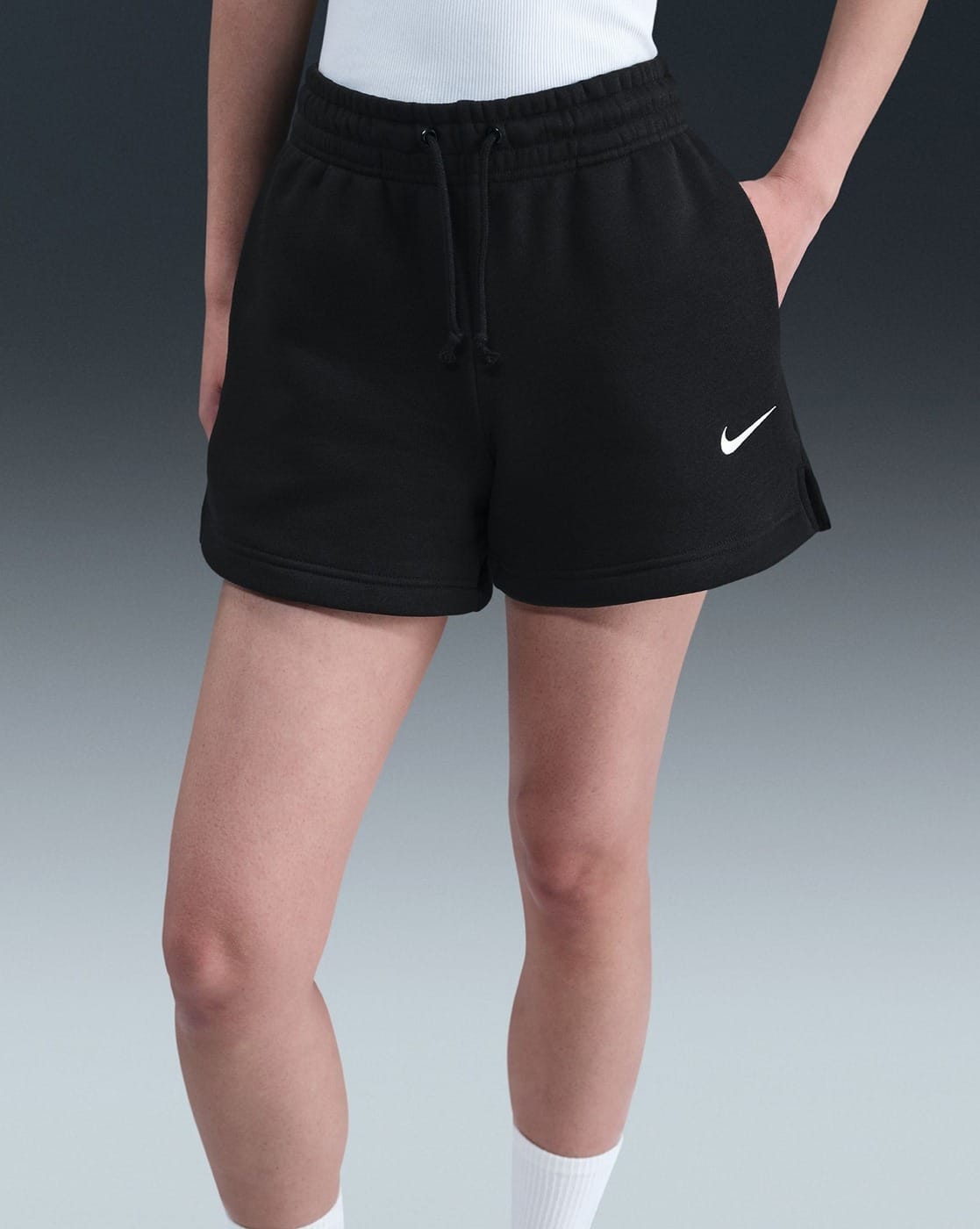 Women Relaxed Fit Shorts with Insert Pockets