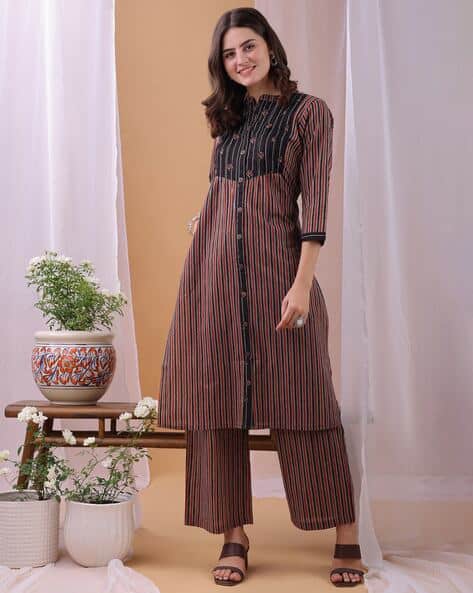 Nyrika Women Stripes Straight Kurta Set