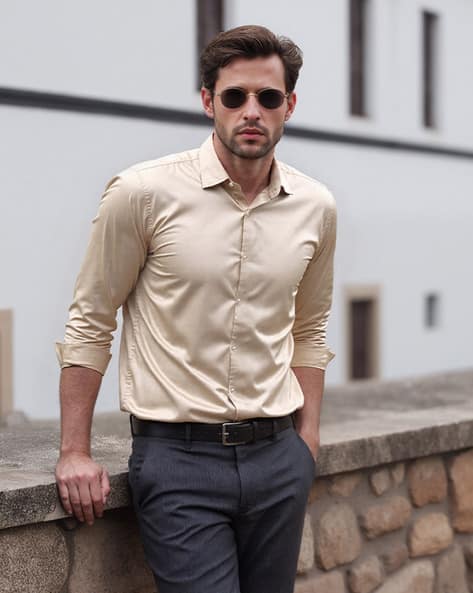 Men Regular Fit Shirt with Spread-Collar