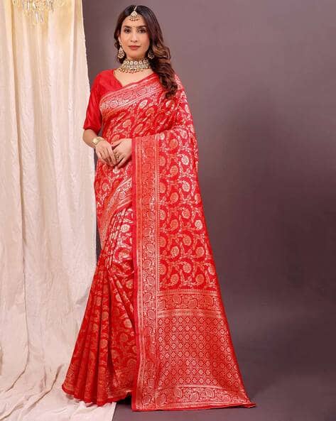 Nyrika Women Floral Pattern Saree with Contrast Border