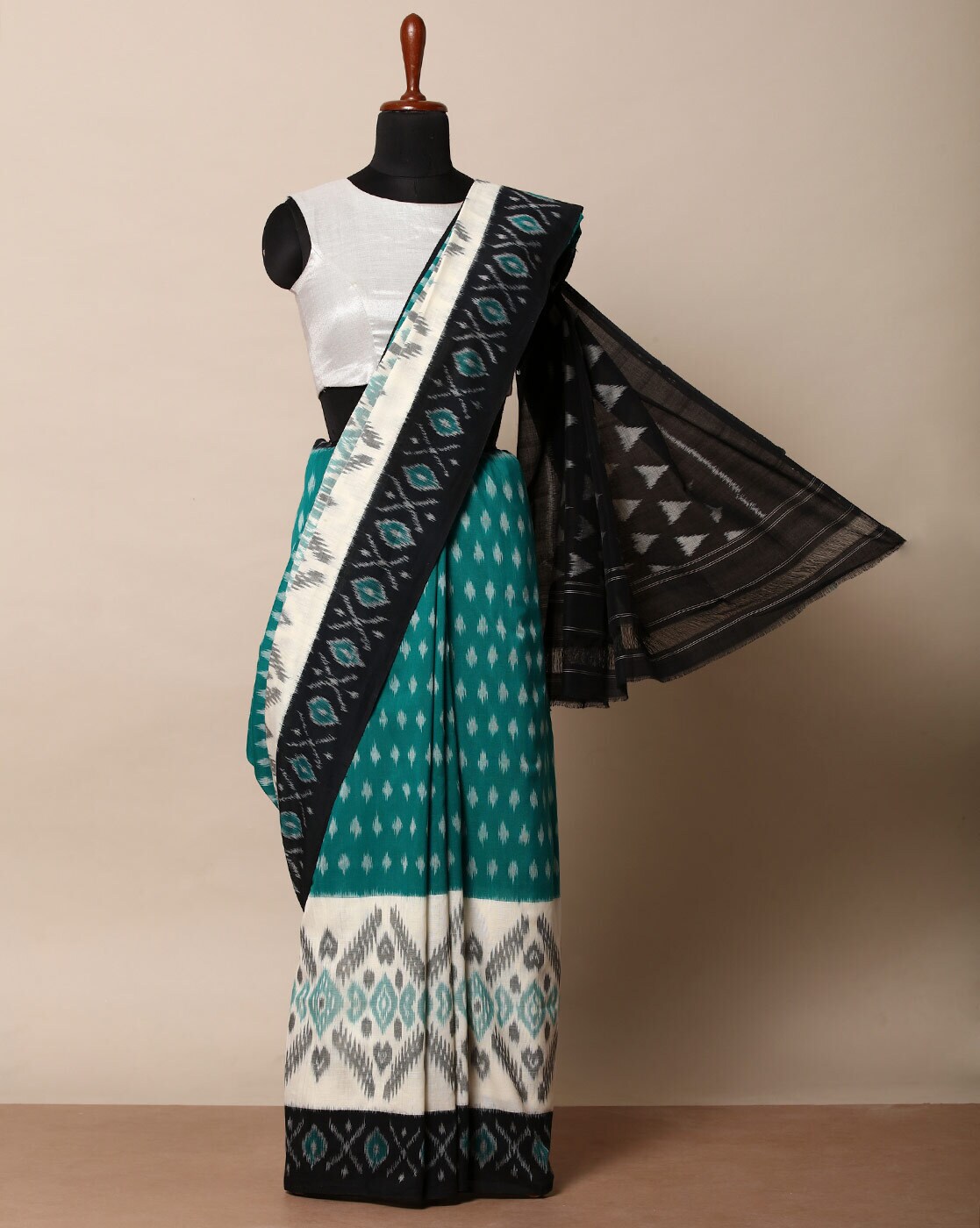 Buy White Sarees for Women by Charukriti Online | Ajio.com